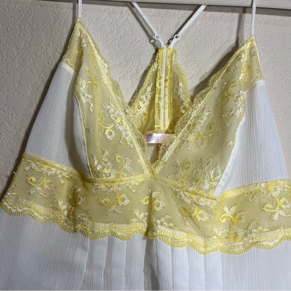 Victoria's Secret White Pleated Babydoll Chemise with Yellow Lace Trim SZ L - Picture 7 of 10